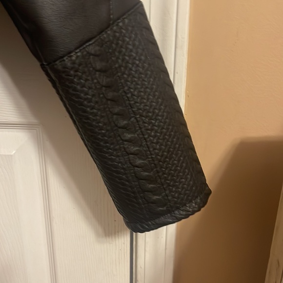 Motto Jacket - Picture 3 of 5